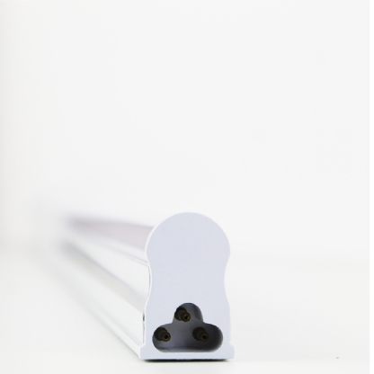 LUMINARIA LED SOBREPOR TUBULAR 18W LUZ BRANCA 6500K T5 BIVOLT 1350LM IP20 1,17 METRO - BLUMENAU